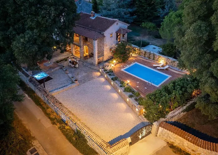 فيلة Arboretum